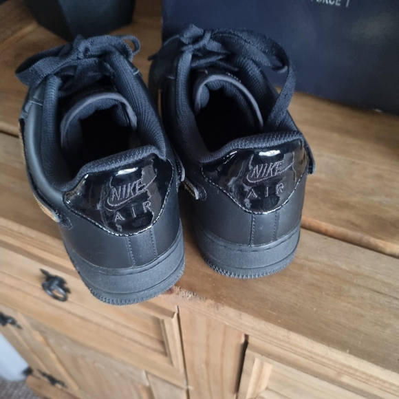 Nike air force 1 black metallic gold trainers uk 6.5 good condition - Picture 3 of 4